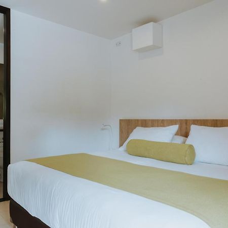 Travelers Rio Verde Living Suites Рионегро Экстерьер фото
