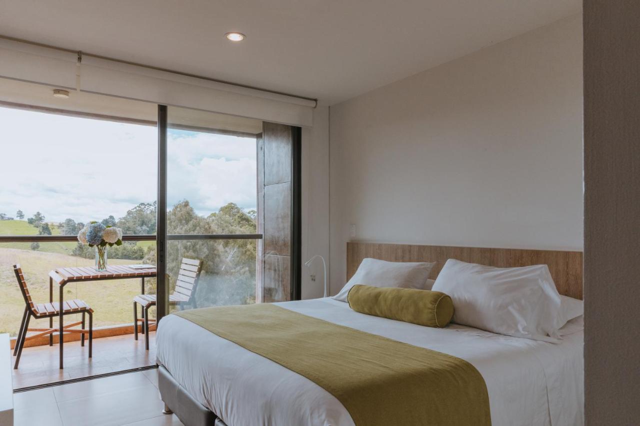 Travelers Rio Verde Living Suites Рионегро Экстерьер фото