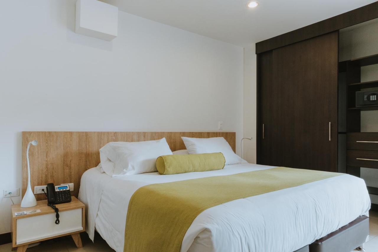 Travelers Rio Verde Living Suites Рионегро Экстерьер фото