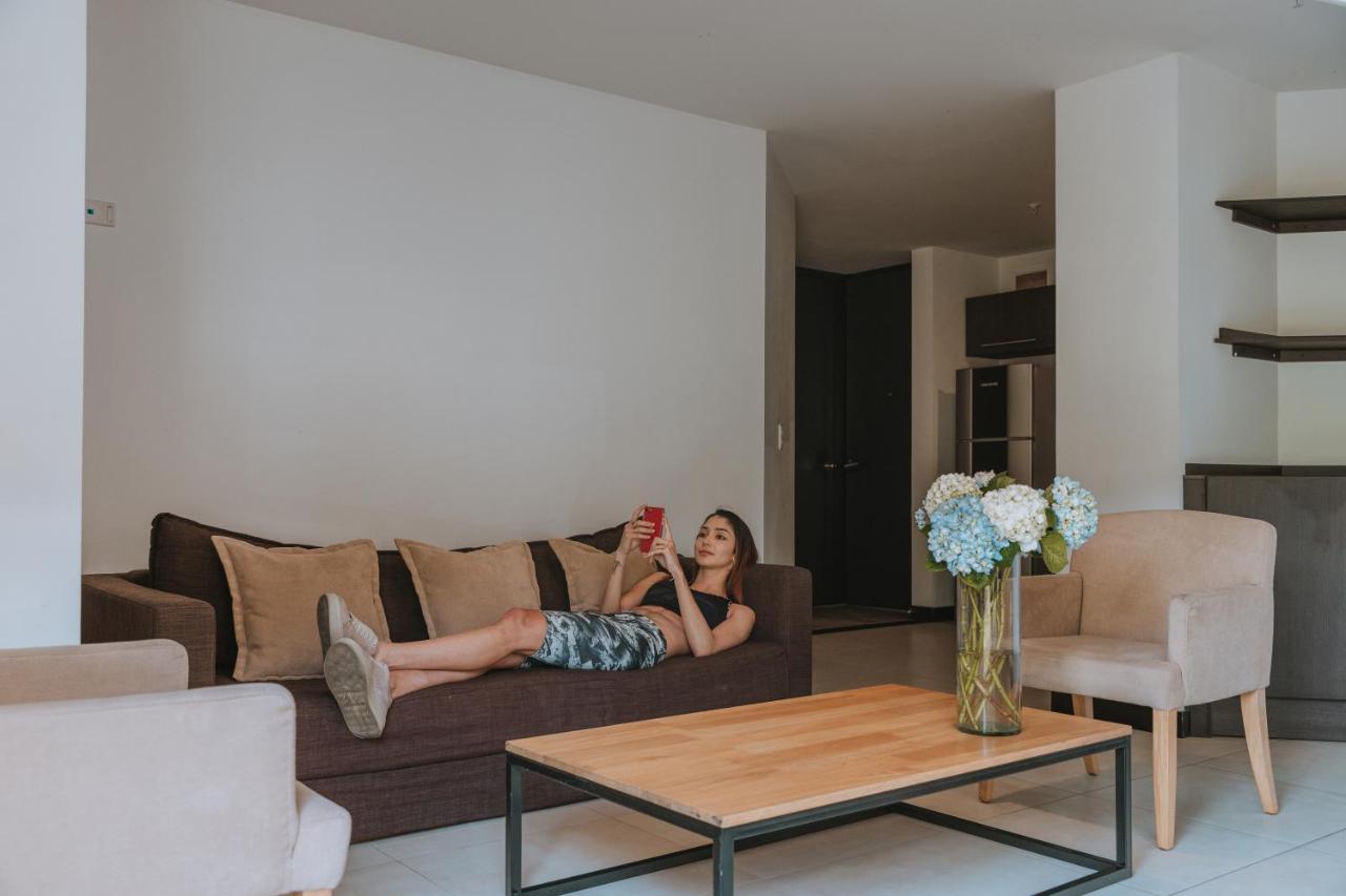 Travelers Rio Verde Living Suites Рионегро Экстерьер фото