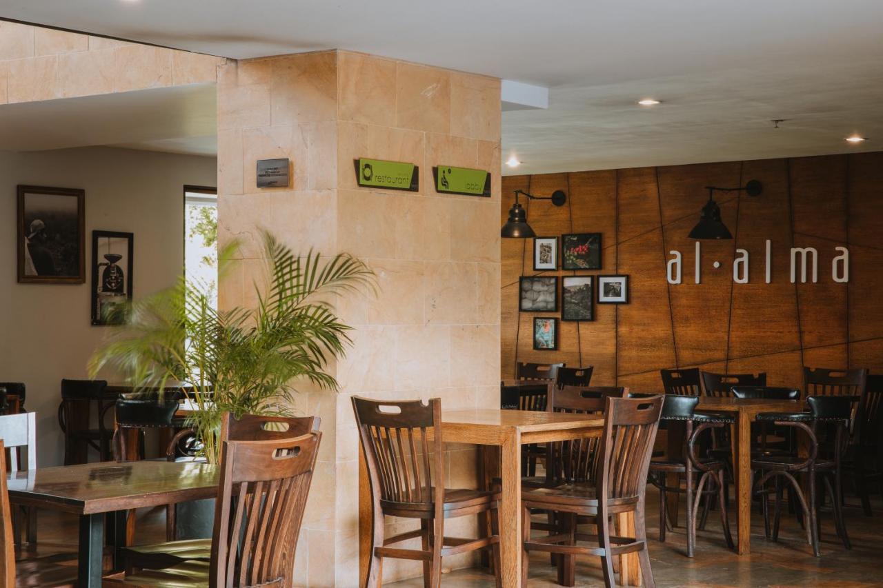 Travelers Rio Verde Living Suites Рионегро Экстерьер фото